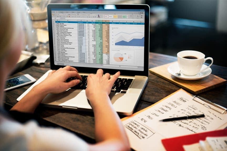4 Clicks to Data Genius: Leverage AI for Analysis Without the Tech Jargon